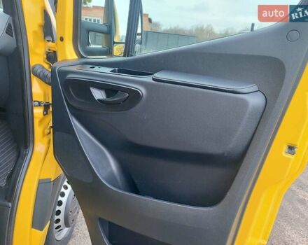 Жовтий Мерседес Sprinter, об'ємом двигуна 0 л та пробігом 182 тис. км за 29700 $, фото 22 на Automoto.ua