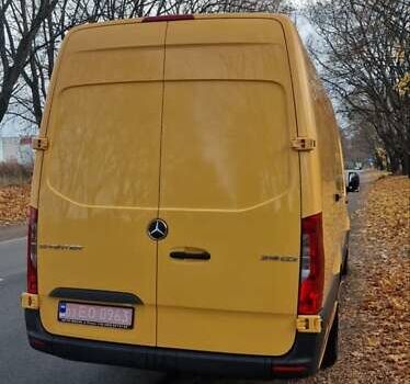 Желтый Мерседес Sprinter, объемом двигателя 3 л и пробегом 330 тыс. км за 38500 $, фото 9 на Automoto.ua