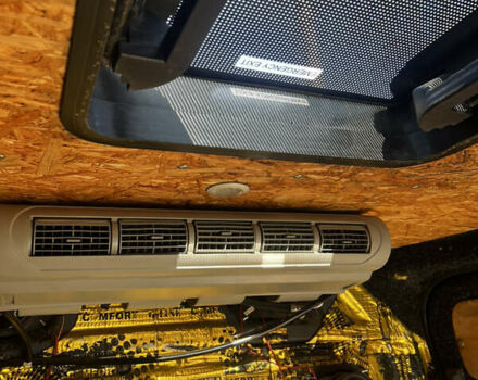 Желтый Мерседес Sprinter, объемом двигателя 2.1 л и пробегом 400 тыс. км за 10900 $, фото 9 на Automoto.ua