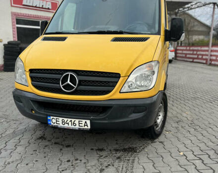 Желтый Мерседес Sprinter, объемом двигателя 2.1 л и пробегом 400 тыс. км за 10900 $, фото 3 на Automoto.ua
