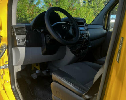 Желтый Мерседес Sprinter, объемом двигателя 2.1 л и пробегом 400 тыс. км за 10900 $, фото 6 на Automoto.ua