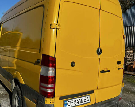 Желтый Мерседес Sprinter, объемом двигателя 2.1 л и пробегом 400 тыс. км за 10900 $, фото 1 на Automoto.ua