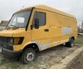 Желтый Мерседес Sprinter, объемом двигателя 2.9 л и пробегом 200 тыс. км за 1700 $, фото 1 на Automoto.ua