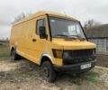Желтый Мерседес Sprinter, объемом двигателя 2.9 л и пробегом 200 тыс. км за 1700 $, фото 1 на Automoto.ua