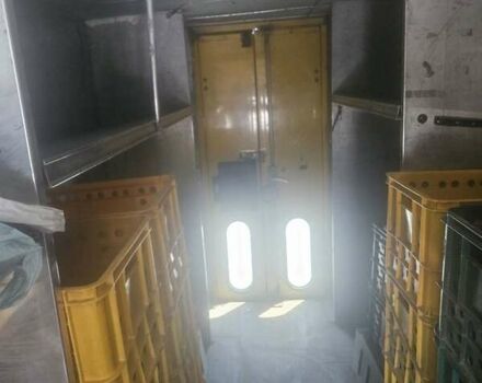 Желтый Мерседес Sprinter, объемом двигателя 2.3 л и пробегом 321 тыс. км за 2000 $, фото 4 на Automoto.ua