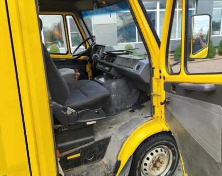 Желтый Мерседес Sprinter, объемом двигателя 2.3 л и пробегом 300 тыс. км за 3000 $, фото 13 на Automoto.ua
