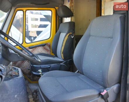 Желтый Мерседес Sprinter, объемом двигателя 2.4 л и пробегом 400 тыс. км за 1600 $, фото 8 на Automoto.ua