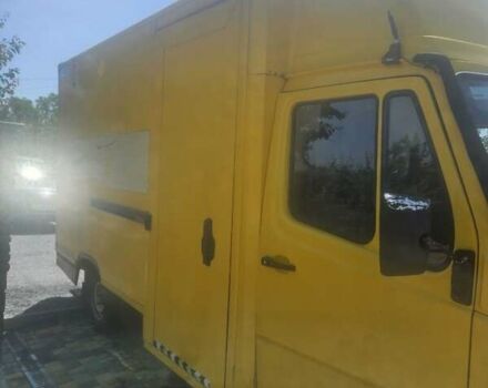 Желтый Мерседес Sprinter, объемом двигателя 2.3 л и пробегом 321 тыс. км за 2000 $, фото 11 на Automoto.ua