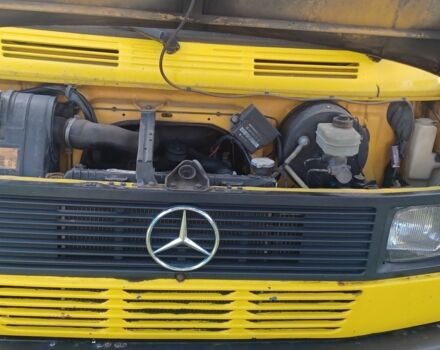 Желтый Мерседес Sprinter, объемом двигателя 2.3 л и пробегом 727 тыс. км за 4300 $, фото 6 на Automoto.ua