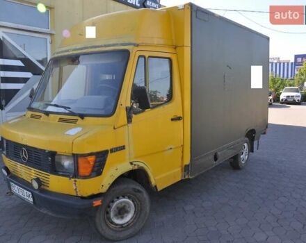 Желтый Мерседес Sprinter, объемом двигателя 2.4 л и пробегом 400 тыс. км за 1600 $, фото 7 на Automoto.ua