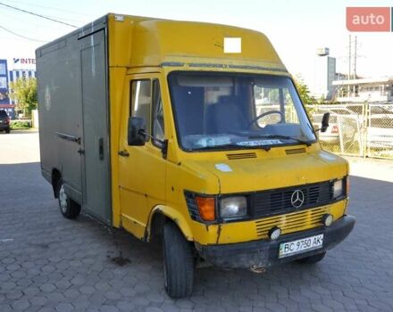 Желтый Мерседес Sprinter, объемом двигателя 2.4 л и пробегом 400 тыс. км за 1600 $, фото 2 на Automoto.ua