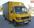 Желтый Мерседес Sprinter, объемом двигателя 2.4 л и пробегом 400 тыс. км за 1600 $, фото 2 на Automoto.ua