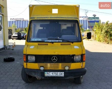 Желтый Мерседес Sprinter, объемом двигателя 2.4 л и пробегом 400 тыс. км за 1600 $, фото 1 на Automoto.ua