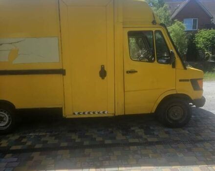 Желтый Мерседес Sprinter, объемом двигателя 2.3 л и пробегом 321 тыс. км за 2000 $, фото 10 на Automoto.ua