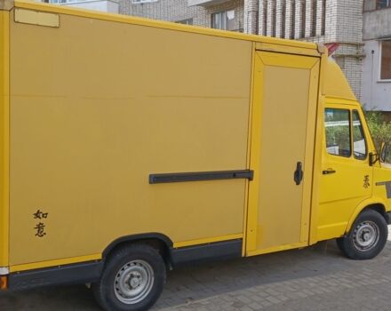 Желтый Мерседес Sprinter, объемом двигателя 2.3 л и пробегом 727 тыс. км за 4300 $, фото 4 на Automoto.ua