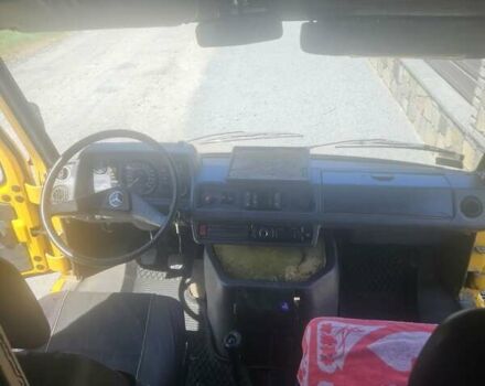 Желтый Мерседес Sprinter, объемом двигателя 2.3 л и пробегом 321 тыс. км за 2000 $, фото 3 на Automoto.ua