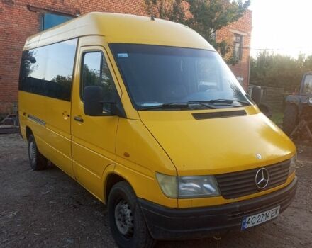 Желтый Мерседес Sprinter, объемом двигателя 2.9 л и пробегом 420 тыс. км за 5000 $, фото 1 на Automoto.ua