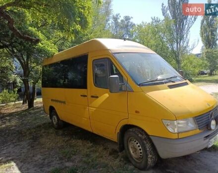 Желтый Мерседес Sprinter, объемом двигателя 2.87 л и пробегом 500 тыс. км за 6300 $, фото 2 на Automoto.ua