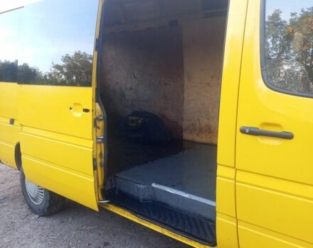 Желтый Мерседес Sprinter, объемом двигателя 2.9 л и пробегом 420 тыс. км за 5000 $, фото 4 на Automoto.ua