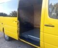 Желтый Мерседес Sprinter, объемом двигателя 2.9 л и пробегом 420 тыс. км за 5000 $, фото 4 на Automoto.ua