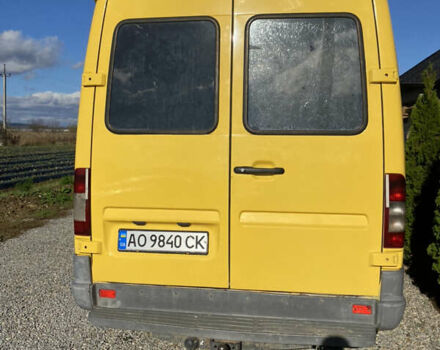 Желтый Мерседес Sprinter, объемом двигателя 2.9 л и пробегом 560 тыс. км за 5800 $, фото 12 на Automoto.ua