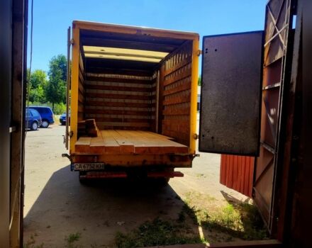 Желтый Мерседес Sprinter, объемом двигателя 2.3 л и пробегом 387 тыс. км за 6900 $, фото 3 на Automoto.ua