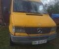 Желтый Мерседес Sprinter, объемом двигателя 2.3 л и пробегом 300 тыс. км за 2400 $, фото 1 на Automoto.ua