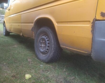 Желтый Мерседес Sprinter, объемом двигателя 2.3 л и пробегом 300 тыс. км за 2400 $, фото 2 на Automoto.ua