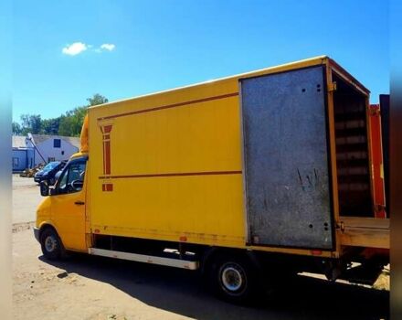 Желтый Мерседес Sprinter, объемом двигателя 2.3 л и пробегом 378 тыс. км за 6700 $, фото 3 на Automoto.ua