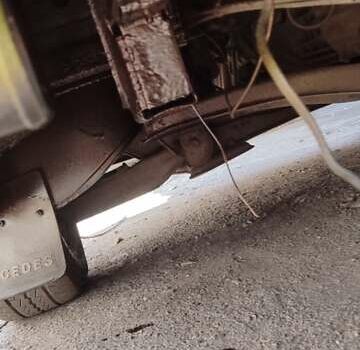 Желтый Мерседес Sprinter, объемом двигателя 2.3 л и пробегом 378 тыс. км за 6700 $, фото 13 на Automoto.ua