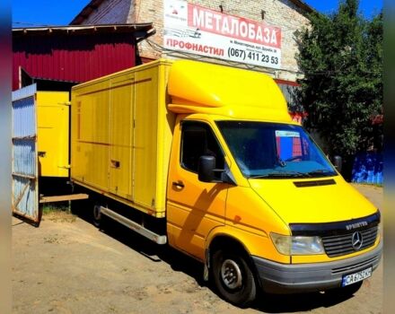 Желтый Мерседес Sprinter, объемом двигателя 2.3 л и пробегом 387 тыс. км за 6900 $, фото 1 на Automoto.ua