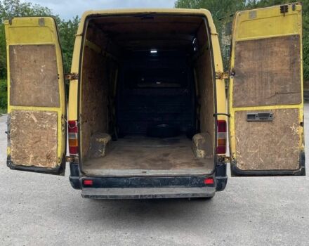 Желтый Мерседес Sprinter, объемом двигателя 2.3 л и пробегом 686 тыс. км за 4500 $, фото 4 на Automoto.ua