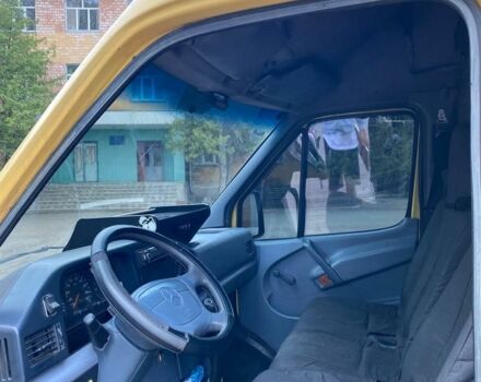 Желтый Мерседес Sprinter, объемом двигателя 2.3 л и пробегом 686 тыс. км за 4500 $, фото 5 на Automoto.ua