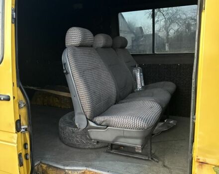 Желтый Мерседес Sprinter, объемом двигателя 2.9 л и пробегом 300 тыс. км за 2500 $, фото 9 на Automoto.ua