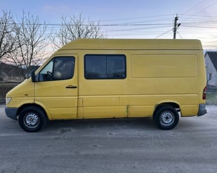 Желтый Мерседес Sprinter, объемом двигателя 2.9 л и пробегом 300 тыс. км за 2500 $, фото 1 на Automoto.ua