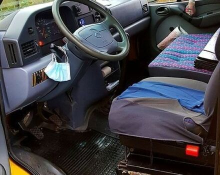 Желтый Мерседес Sprinter, объемом двигателя 2.3 л и пробегом 460 тыс. км за 6500 $, фото 4 на Automoto.ua