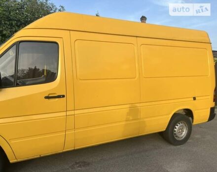 Желтый Мерседес Sprinter, объемом двигателя 2.8 л и пробегом 430 тыс. км за 10000 $, фото 1 на Automoto.ua