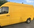 Желтый Мерседес Sprinter, объемом двигателя 2.8 л и пробегом 430 тыс. км за 10000 $, фото 1 на Automoto.ua