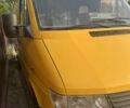 Желтый Мерседес Sprinter, объемом двигателя 2.8 л и пробегом 430 тыс. км за 10000 $, фото 1 на Automoto.ua