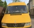 Желтый Мерседес Sprinter, объемом двигателя 2.8 л и пробегом 430 тыс. км за 10000 $, фото 2 на Automoto.ua