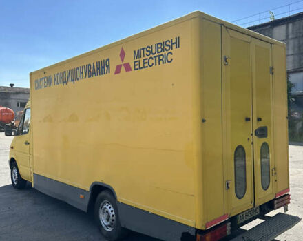 Желтый Мерседес Sprinter, объемом двигателя 2.2 л и пробегом 227 тыс. км за 9500 $, фото 5 на Automoto.ua