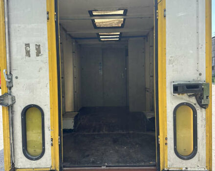 Желтый Мерседес Sprinter, объемом двигателя 2.2 л и пробегом 227 тыс. км за 9500 $, фото 33 на Automoto.ua