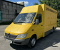 Желтый Мерседес Sprinter, объемом двигателя 2.2 л и пробегом 227 тыс. км за 9500 $, фото 1 на Automoto.ua