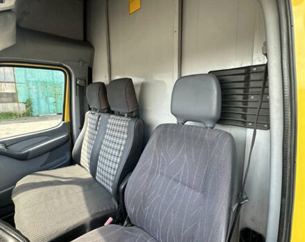 Желтый Мерседес Sprinter, объемом двигателя 2.2 л и пробегом 227 тыс. км за 9500 $, фото 13 на Automoto.ua