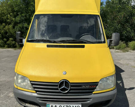 Желтый Мерседес Sprinter, объемом двигателя 2.2 л и пробегом 227 тыс. км за 9500 $, фото 2 на Automoto.ua