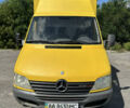 Желтый Мерседес Sprinter, объемом двигателя 2.2 л и пробегом 227 тыс. км за 9500 $, фото 2 на Automoto.ua