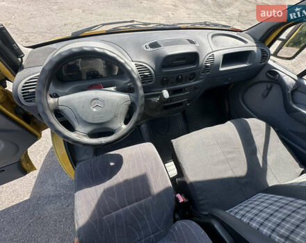 Желтый Мерседес Sprinter, объемом двигателя 2.2 л и пробегом 227 тыс. км за 9500 $, фото 8 на Automoto.ua