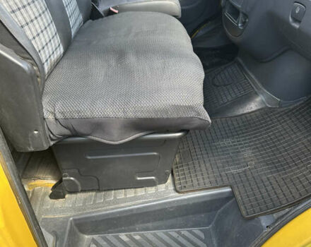 Желтый Мерседес Sprinter, объемом двигателя 2.2 л и пробегом 227 тыс. км за 9500 $, фото 16 на Automoto.ua