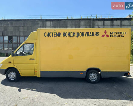 Желтый Мерседес Sprinter, объемом двигателя 2.2 л и пробегом 227 тыс. км за 9500 $, фото 6 на Automoto.ua