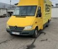 Желтый Мерседес Sprinter, объемом двигателя 2.1 л и пробегом 418 тыс. км за 10300 $, фото 1 на Automoto.ua